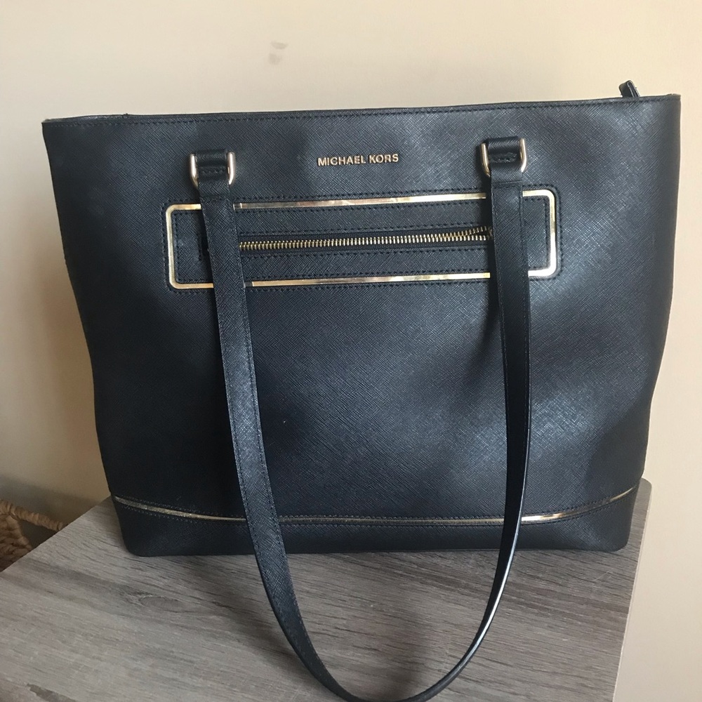 LARGE MICHAEL KORS BLACK SHOULDER BAG